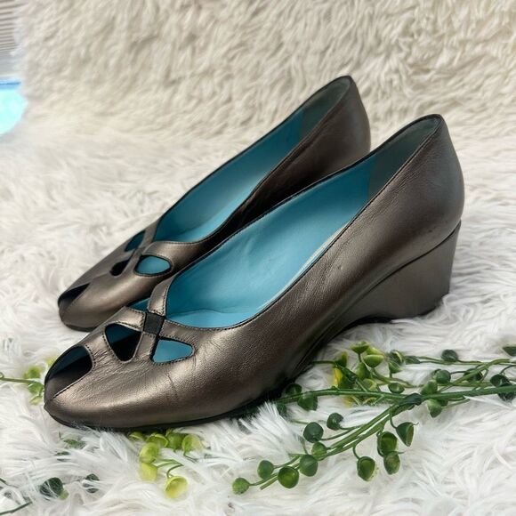 Thierry Rabotin Women's Pewter Metallic Peep Toe Low Wedge Made in Italy 37/ 6.5 - Picture 5 of 10
